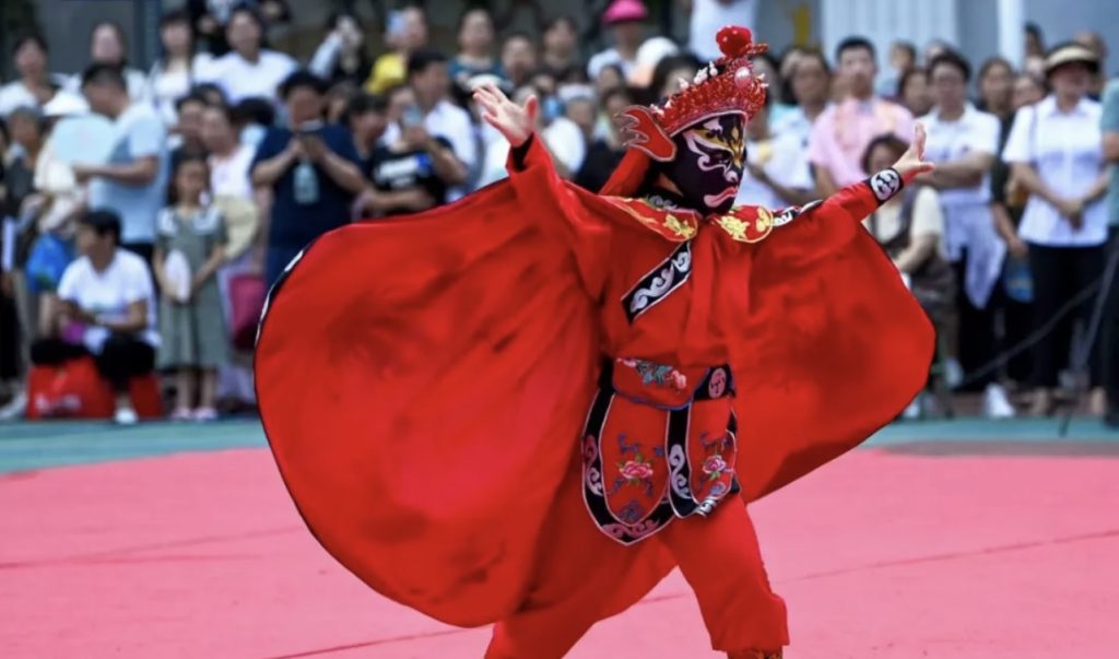 19岁女孩成为“全国唐氏变脸第一人”，惊艳全网！